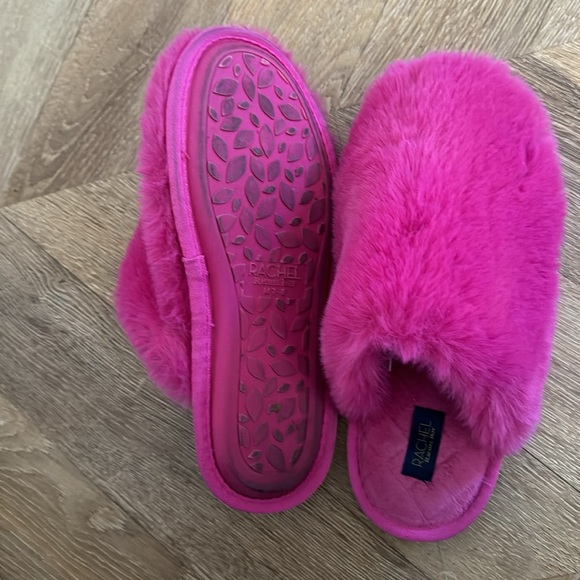 Rachel Rachel Roy fuchsia furry slippers size 7/8 - Picture 4 of 5